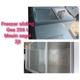 Freezer sliding GEA 256L bekas bergaransi