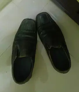 Sepatu Kickers Hitam