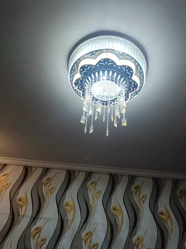 Lampu plafon LED