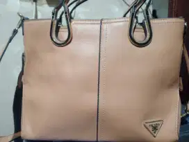 Tas Prada wanita egelan