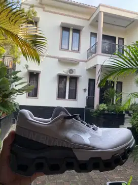 Sepatu On Cloud Monster 2
