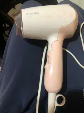 Hair Dryer atau Pengering Rambut