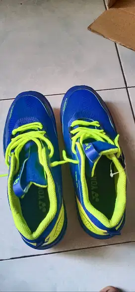 Sepatu sport pria