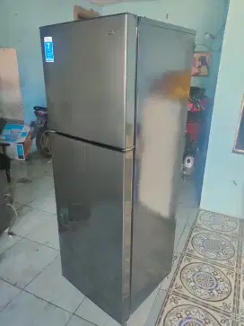 DIJUAL KULKAS 2 PINTU