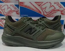 Sepatu sekolah & joging