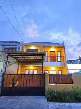 Disewakan Rumah 2 lantai di billymoon,Jakarta Timur