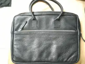 Tas Laptop Macbook bahan kulit asli warna hitam