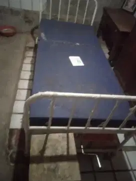 Tempat tidur pasien