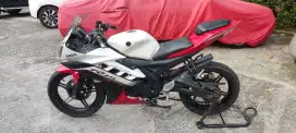 YAMAHA R15 V2 2016