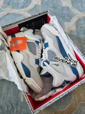 AIR JORDAN 4 RETRO