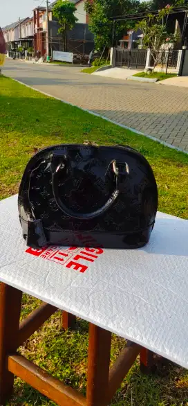 ALMA LOUIS VUITTON HANDBAG Black - Preloved