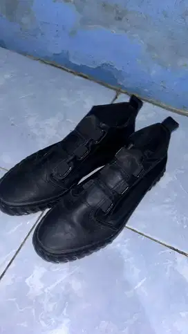 Sepatu pria like new