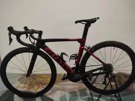 Sepeda road bike Gusto