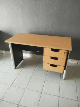 Meja merk modera