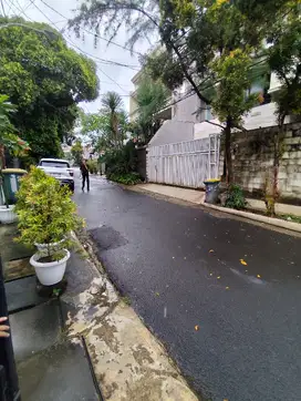 RUMAH kawasan Strategis di benhil, jakarta pusat dan sudah SHM