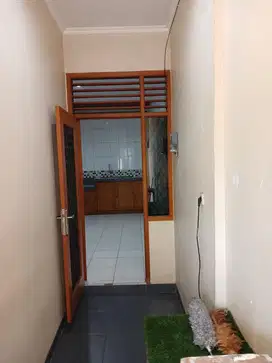 Dikontrakan rumah 2KT, lokasi strategis di kota Bekasi