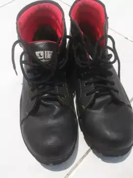 Sepatu Red Knot Size 41