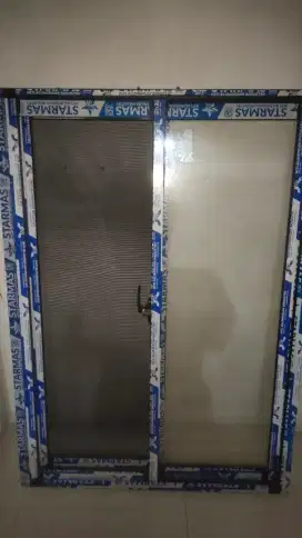 jendela dua pintu