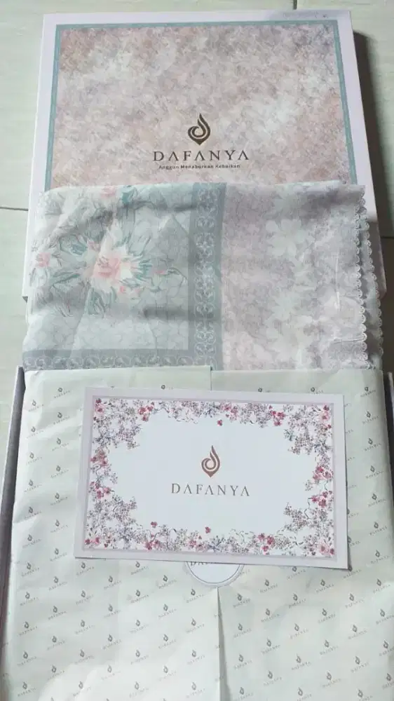 DAFANYA SCARF NEW