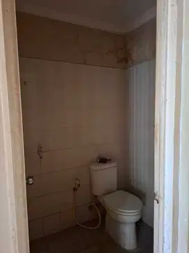 DIJUAL RUMAH2 LANTAI DI PERUM TAMAN SEMANAN INDAH CLUSTER VALENCIA