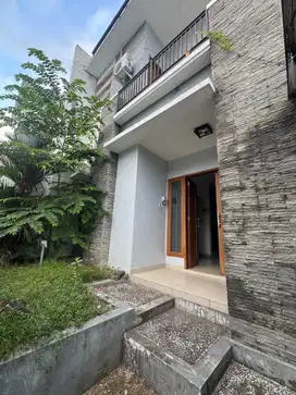 Di sewakan rumah 2 lantai dekat uin,amplaz,jec