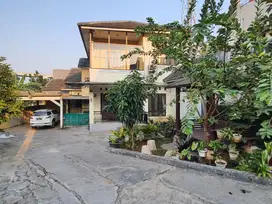 RUMAH BESAR DEKAT DENGAN FASILITAS IBU KOTA