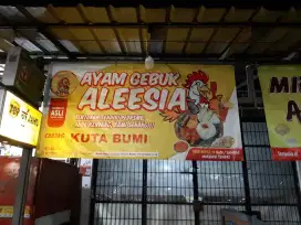 Karyawan Warung Makan