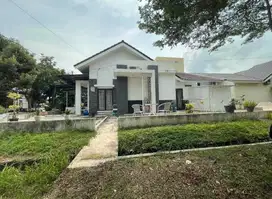 BU Rumah Hook Cluster Acacia Luas 204m2 Harapan Indah Bekasi