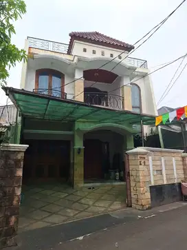 Rumah 2 Lantai Dekat Mc Donald Kemang Jakarta Selatan