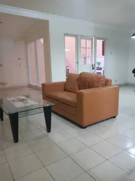 Dijual: Rumah 2 Lantai di Meruya Residence, Saking Nyaman dan Amannya