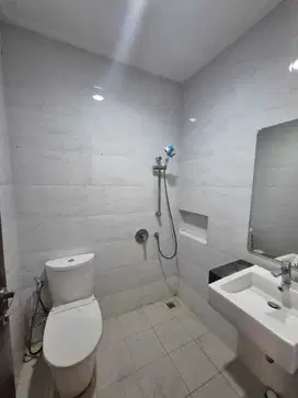 Sewa Murah Rumah green lake city 4x12 dekat tol 2lt 2kamar renov rapi