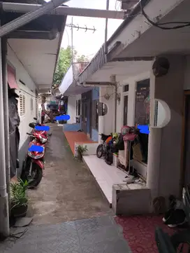 Jual Rumah rumah induk dan 5 kontrakan Di area Diponegoro, Surabaya