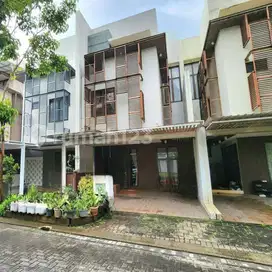 RUMAH 3 LANTAI SEMI FURNISHED Greenwich Park Whelford BSD