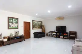 DIJUAL RUMAH DI KEBAYORAN BARU, JAKSEL LT.690m2 ADA SWIM POOL