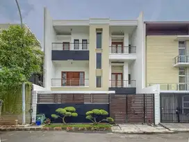 Rumah bagus sekali 3 lantai di Permata buana dengan lokasi bagus