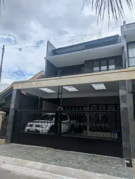 Rumah Baru 2 Lt Lokasi Nyaman Dkt Pusat Kota di Turangga Bandung