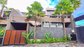 Rumah, Contemporary Brand New House near Living World Denpasar, Bali