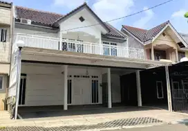 Dijual Cepat: Rumah dan Usaha Kost Produktif di Dekat Lippo Karawaci!