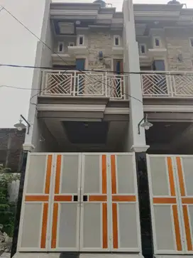 Rumah Baru 2 Lantai Gading Karya Surabaya SHM