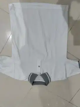 Kaos Putih krah abu size M