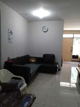 Rumah hitung tanah di Permata buana
