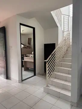 Dijual Rumah 2lantai Royal Grande Hook