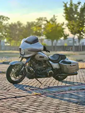 Harley Street Glide CVO 2023 dark platinum black chrome