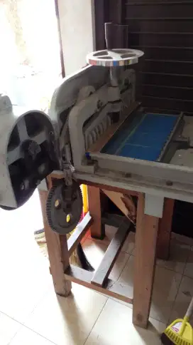 Mesin Potong kertas Manual
