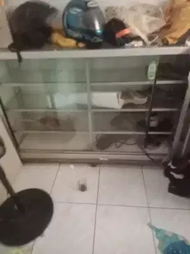 jual etalase 4 tingkat.Panjang 2m tinggi 1 m