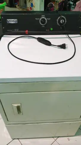 Mesin pengering pakaian