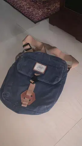 tas slempang eiger