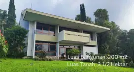 Dijual Villa 3,5 Ha View Gunung di Trawas – Ada Kolam &Lapangan Tenis!