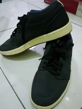 Aj low hitam collab size 43