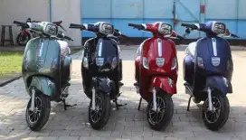 Motor listrik uwinfly model skuter klasik vespa